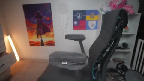 Snapshot of krystalsyxx chatting on 03.03.25 Krystal Syx online show from 03.03.25