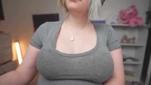 Snapshot of krystalsyxx chatting on 11.09.25 Krystal Syx online show from 11.09.25