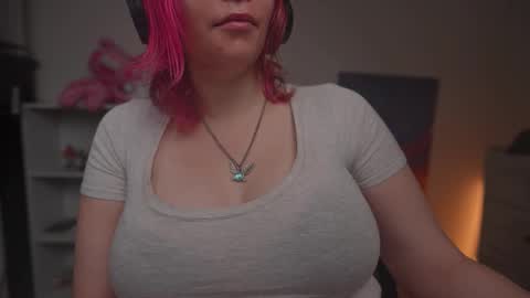 Snapshot of krystalsyxx chatting on 12.19.25 Krystal Syx online show from 12.19.25