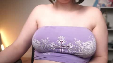 Snapshot of krystalsyxx chatting on 03.08.26 Krystal Syx online show from 03.08.26