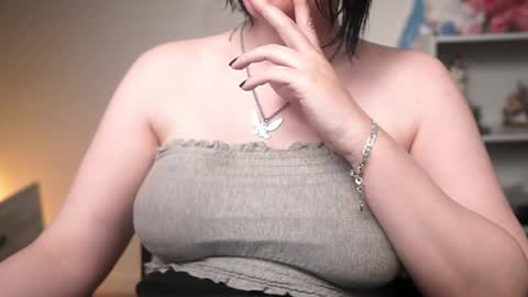 Snapshot of krystalsyxx chatting on 03.12.26 Krystal Syx online show from 03.12.26