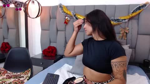 Snapshot of krystenfit chatting on 12.31.24 kristenfit online show from 12.31.24