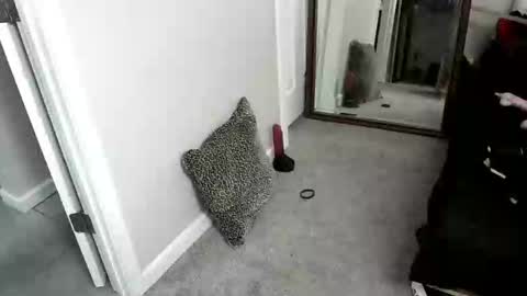 Snapshot of krystltymeup chatting on 10.31.25 krystltymeup online show from 10.31.25