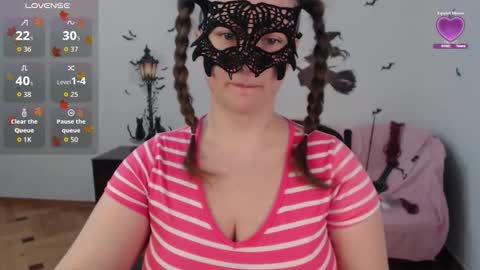 Snapshot of ksushka22 chatting on 11.15.25 Ksushka22 online show from 11.15.25