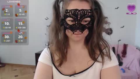 Snapshot of ksushka22 chatting on 11.28.25 Ksushka22 online show from 11.28.25