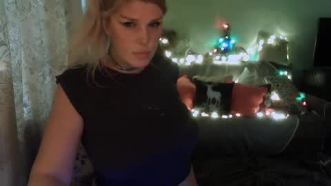 Snapshot of kudesnizza chatting on 12.23.24 Annika MTF ts post -op online show from 12.23.24