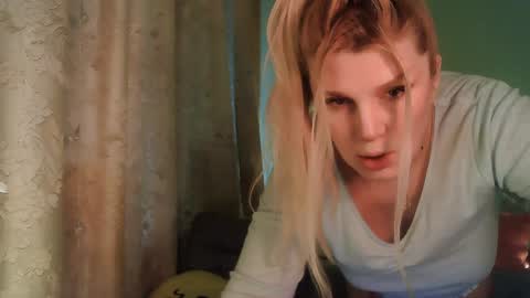 Snapshot of kudesnizza chatting on 01.11.25 Annika MTF ts post -op online show from 01.11.25