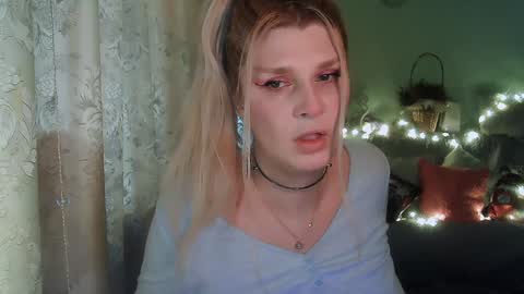 Snapshot of kudesnizza chatting on 01.22.25 Annika MTF ts post -op online show from 01.22.25