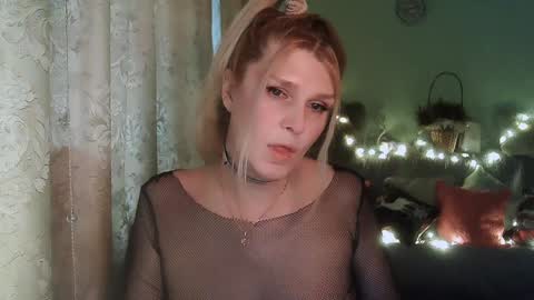 Snapshot of kudesnizza chatting on 01.24.25 Annika MTF ts post -op online show from 01.24.25