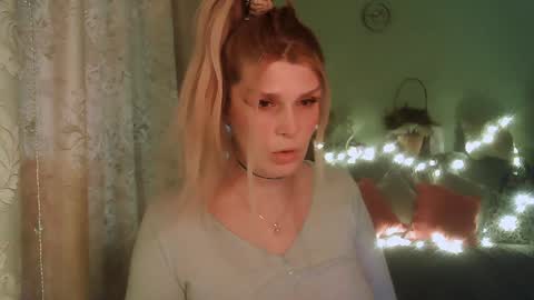 Snapshot of kudesnizza chatting on 01.28.25 Annika MTF ts post -op online show from 01.28.25