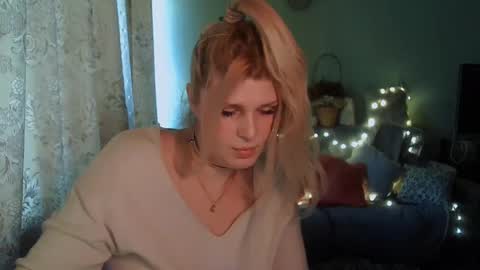 Snapshot of kudesnizza chatting on 02.27.25 Annika MTF ts post -op online show from 02.27.25