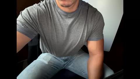 Snapshot of kungfu600 chatting on 12.18.25 kungfu600 online show from 12.18.25