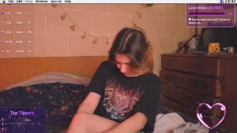 Snapshot of kuntboyzworld chatting on 10.29.25 Krypto hethey online show from 10.29.25