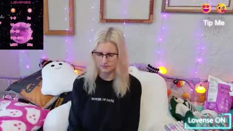 Snapshot of kunzitegoddess chatting on 10.20.25 Samantha online show from 10.20.25