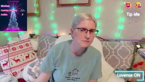 Snapshot of kunzitegoddess chatting on 12.01.25 Samantha online show from 12.01.25