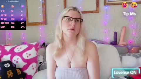 Snapshot of kunzitegoddess chatting on 01.12.26 Samantha online show from 01.12.26