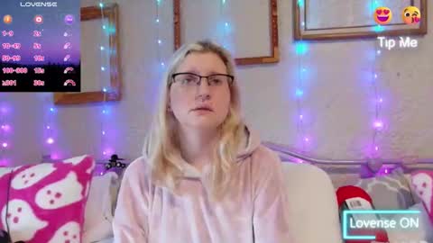 Snapshot of kunzitegoddess chatting on 01.16.26 Samantha online show from 01.16.26