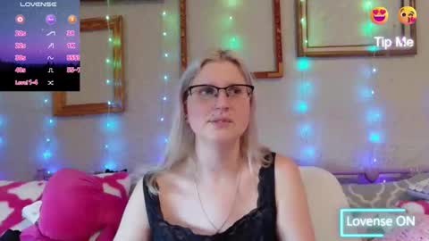 Snapshot of kunzitegoddess chatting on 02.10.26 Samantha online show from 02.10.26