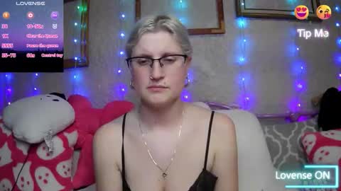 Snapshot of kunzitegoddess chatting on 02.14.26 Samantha online show from 02.14.26