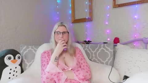 Snapshot of kunzitegoddess chatting on 03.01.26 Samantha online show from 03.01.26