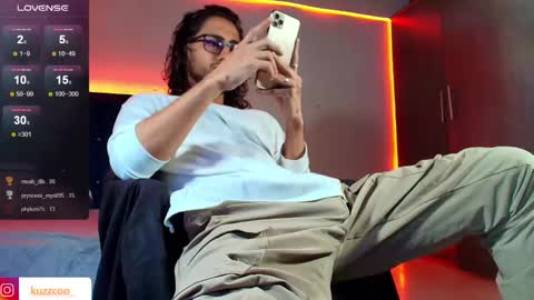 Snapshot of kuzzcoo chatting on 02.14.25 kuzzcoo online show from 02.14.25