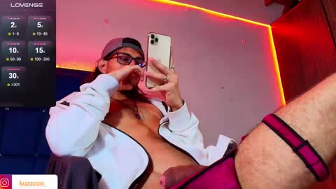 Snapshot of kuzzcoo chatting on 02.28.25 kuzzcoo online show from 02.28.25