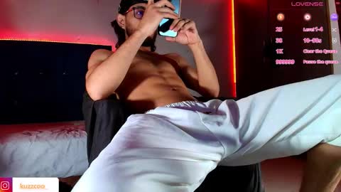 Snapshot of kuzzcoo chatting on 10.22.25 kuzzcoo online show from 10.22.25