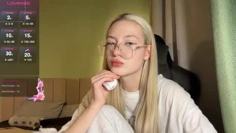 Bella and Alexandra online show from 05.25.26
