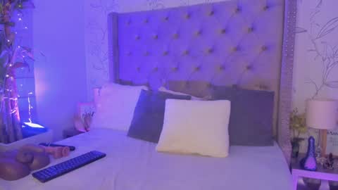 kyaraebony_ online show from 01.12.25