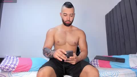 Snapshot of kyle_collinz chatting on 11.05.25 Kyle collinz online show from 11.05.25