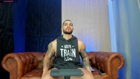 Snapshot of kylenorth_ chatting on 11.28.25 kylenorth_ online show from 11.28.25