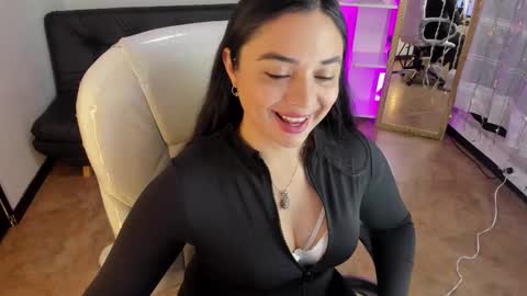 Snapshot of kylie_fire chatting on 11.07.25 kylie online show from 11.07.25