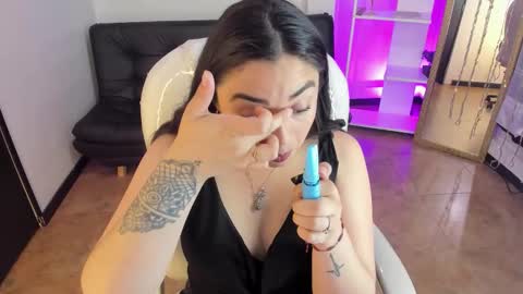 Snapshot of kylie_fire chatting on 11.11.25 kylie online show from 11.11.25