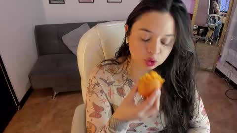 Snapshot of kylie_fire chatting on 12.15.25 kylie online show from 12.15.25