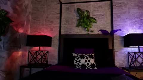 Snapshot of kylie_foxxxy chatting on 11.22.25 Kylie online show from 11.22.25