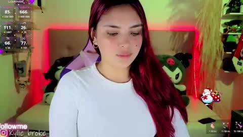 Snapshot of kylie_hottt_ chatting on 11.28.25 k ylie online show from 11.28.25