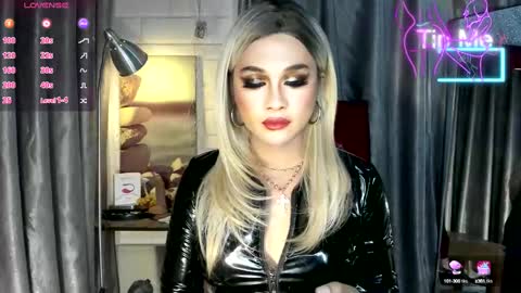 Snapshot of kylie_iyutera chatting on 03.04.25 kylie online show from 03.04.25
