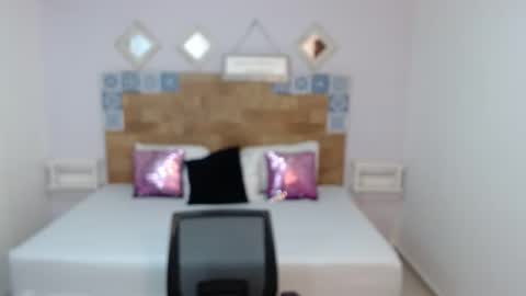 Snapshot of kyliebenson chatting on 11.21.25 Melissa online show from 11.21.25