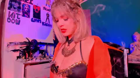 Snapshot of kyliekandy chatting on 10.25.25 online show from 10.25.25