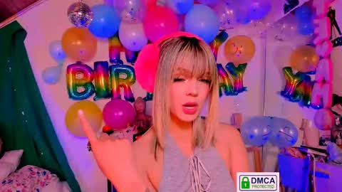 Snapshot of kyliekandy chatting on 11.19.25 online show from 11.19.25