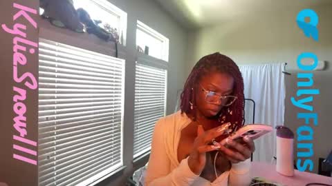 Snapshot of kyliesnowxxx chatting on 05.07.26 Kylie Snow online show from 05.07.26