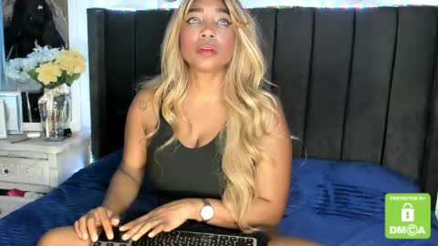 Snapshot of kyliewhiteboobs chatting on 05.05.26 kylie white boobs online show from 05.05.26