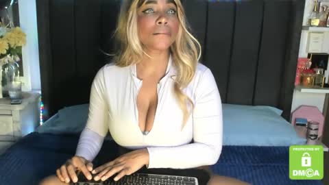 Snapshot of kyliewhiteboobs chatting on 05.08.26 kylie white boobs online show from 05.08.26