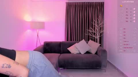  KYLIE  online show from 03.10.25