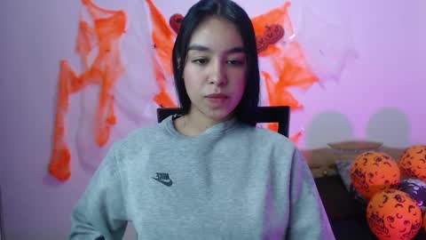 Kyra  online show from 10.18.25