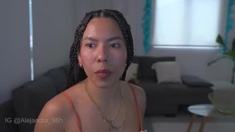 schedule 300 pm - 1100pm colombia time online show from 12.18.25