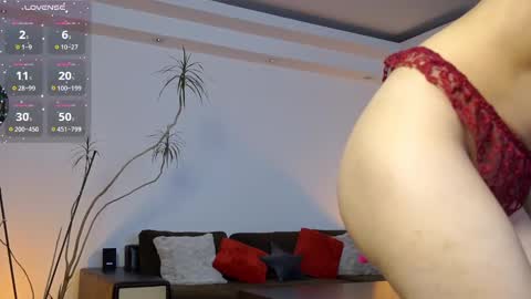 Snapshot of l1ttle_kiki chatting on 02.07.25 Viktoria White online show from 02.07.25