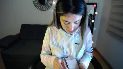 Snapshot of la_rola_ chatting on 11.28.25 Catalina online show from 11.28.25