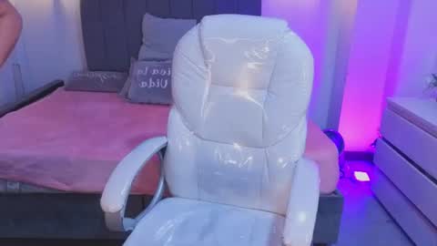 Snapshot of laara_croft chatting on 07.16.26 L A R A online show from 07.16.26