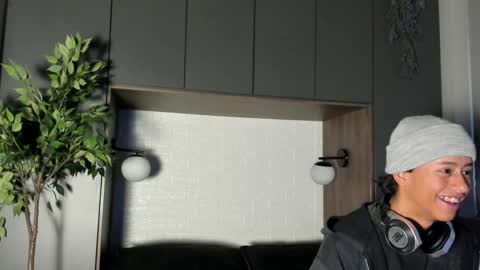 Snapshot of labrinthteasing chatting on 10.09.25 labrinthteasing online show from 10.09.25